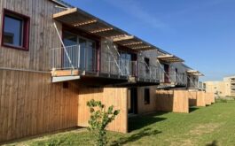 Habiter autrement : un logement personnel, des espaces partagés et des voisins choisis.